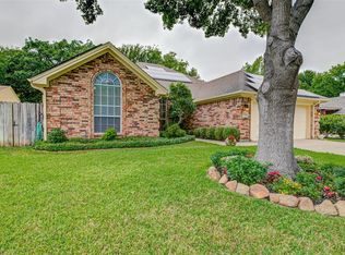 7001 Timberlane Dr, North Richland Hills, TX 76182