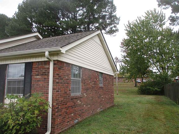 4th image of 755 Hart Dr