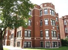 7956 S Eberhart Ave Chicago, IL 60619