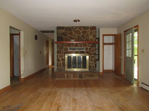 5th image of 424 Beaver Dr