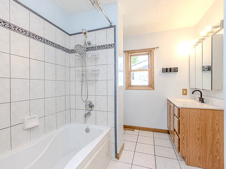 1408 Ridgeport Ave — Photo 8