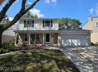 531 N Manitou Ave, Clawson, MI 48017