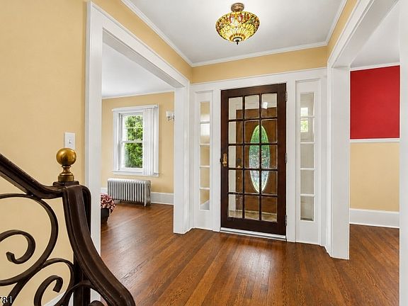 2nd image of 585 Ridge St