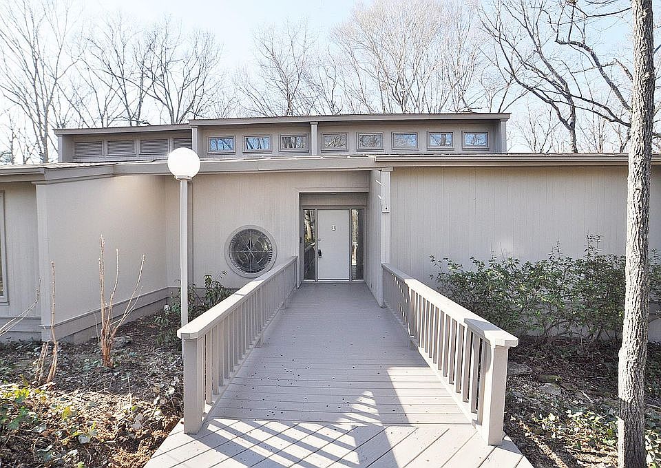 1st image of 1906 Northwood Dr