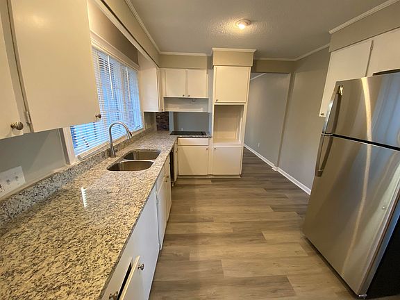 4th image of 102 Glenn Dr