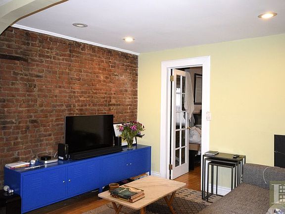 3rd image of 558 Hancock St #1
