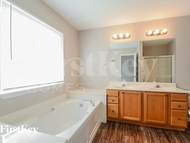 310 Rustic Oaks Dr — Photo 15