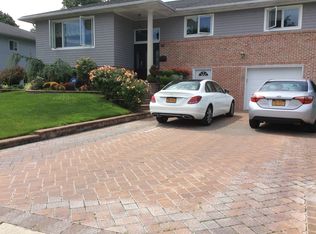 287 Continental Dr, New Hyde Park, NY 11040