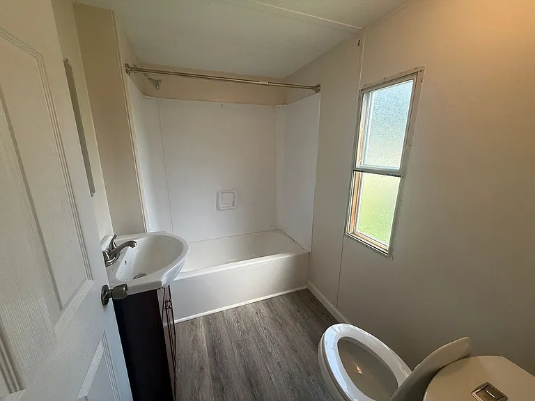 1028 Ruby St — Photo 8
