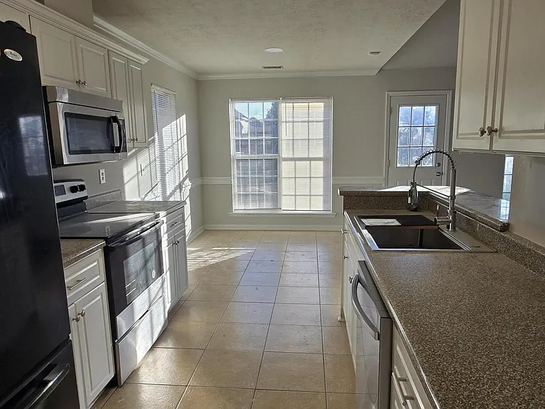 639 Lory Ln — Photo 13