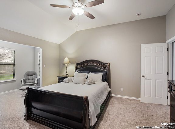 5th image of 703 N Windy Knoll Dr