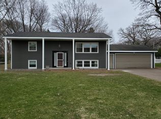 3090 Arthur St, Roseville, MN 55113