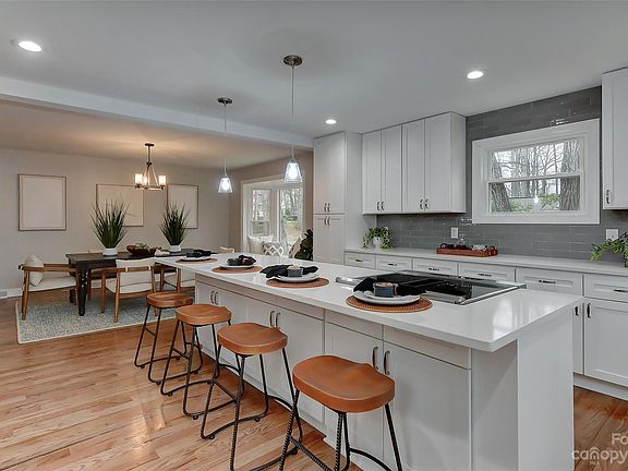 3rd image of 3508 Country Club Dr