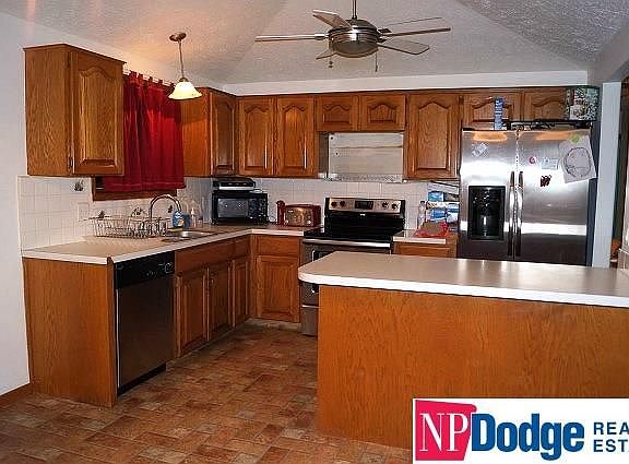 4th image of 6115 N 80th St