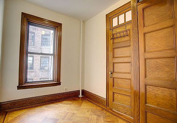 3rd image of 230 W 108th St APT 4A