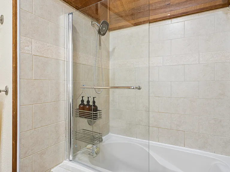 3573 NE Olympic St — Photo 32