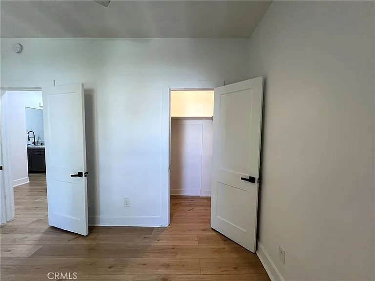 1557 W 36th Pl — Photo 18