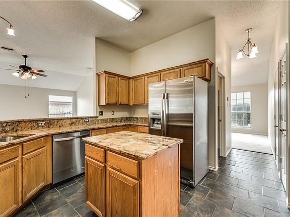3rd image of 1003 Bonanza Dr