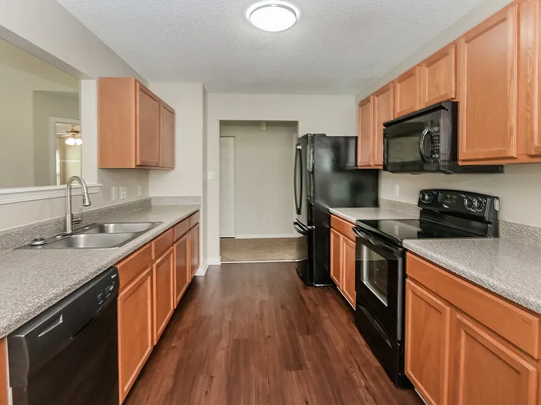 10606 Pickerel Ln — Photo 8