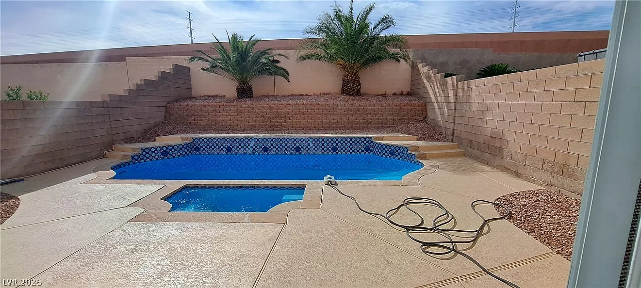 4 bed, 3.0 bath, 1718 sqft, $2,800 — Photo 3