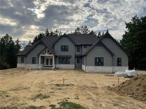 4720 Brainard Rd, Chagrin Falls, OH 44022