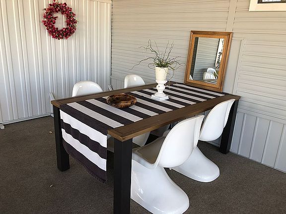 Spacious Outdoor dining 