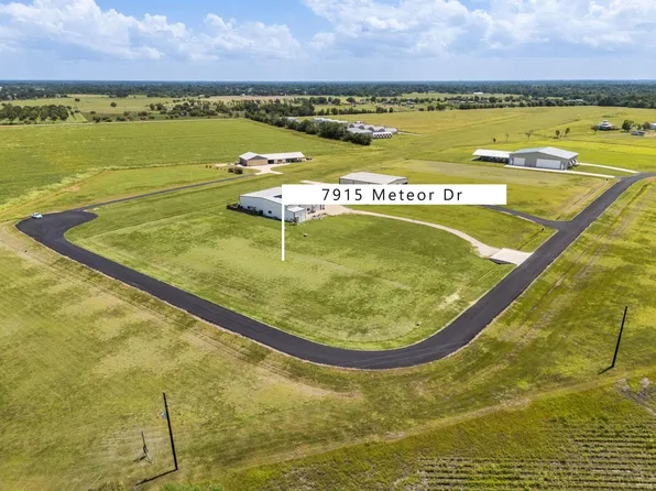 7915 Meteor Dr, Sealy, TX 77474