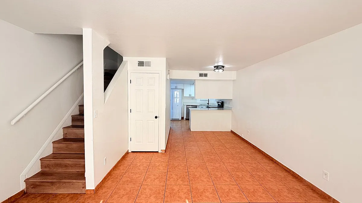 2 bed, 2.0 bath, 950 sqft, $1,375 — Photo 3