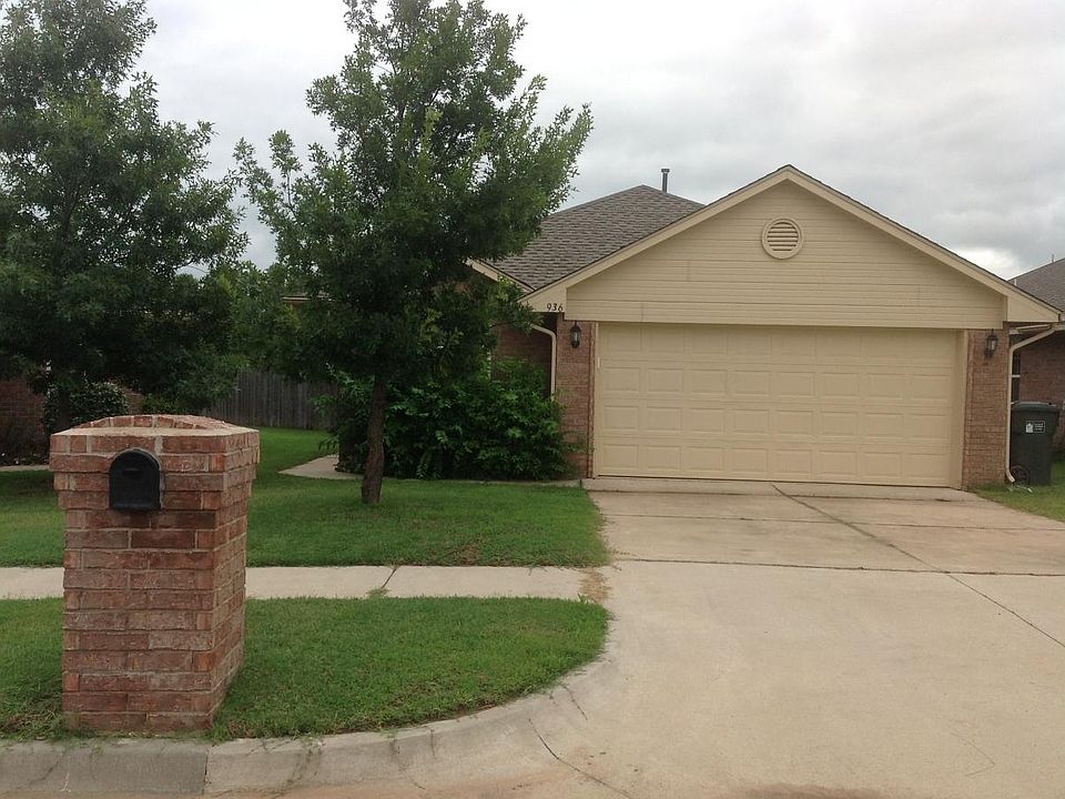 1st image of 936 Beaumont Sq