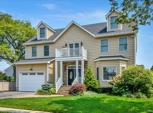954 Glenridge Ave, Valley Stream, NY 11581