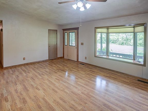 4th image of 120 Parkview St