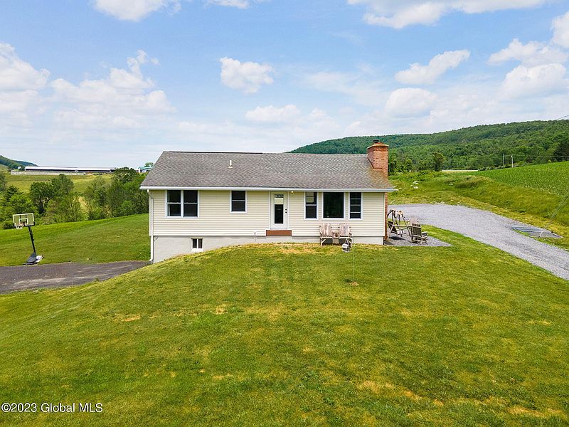 2nd image of 134 Farmview Lane
