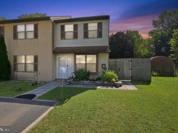 111 Cypress Dr, Quakertown, PA 18951