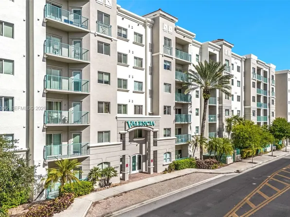 6001 SW 70th St APT 301, South Miami, FL 33143