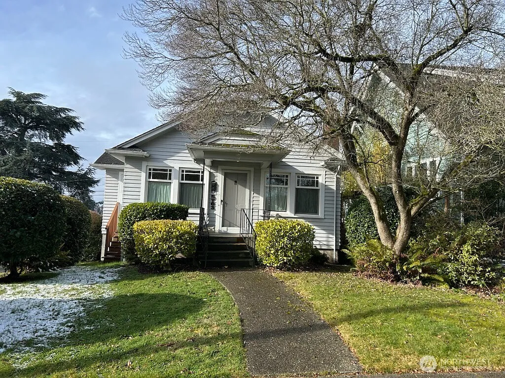 5703 33rd Avenue NE photo 1
