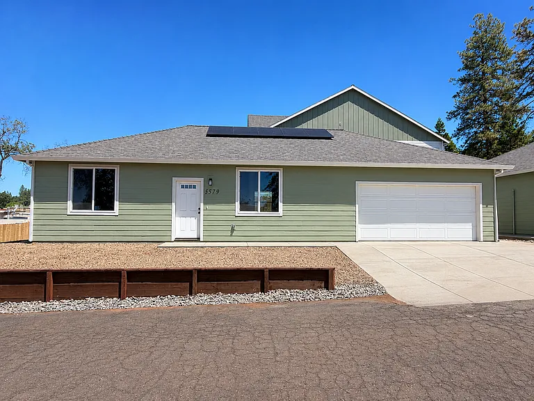 5579 & 5581 Linrich Ln — Photo 2