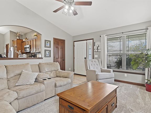 4th image of 1316 Algonquin Dr
