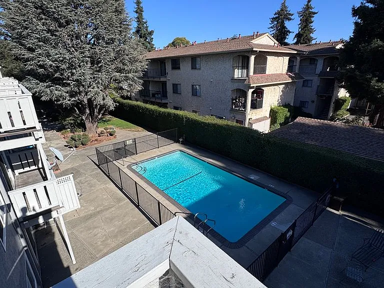 532 Bancroft Avenue — Photo 9