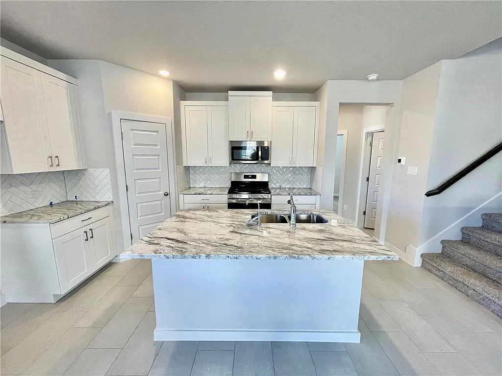 4 bed, 3.0 bath, 2294 sqft, $2,700 — Photo 1