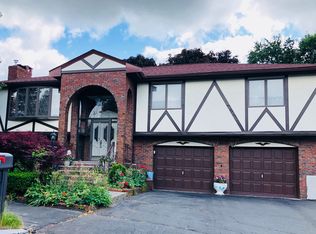 7 Rivers Ln, Stoneham, MA 02180