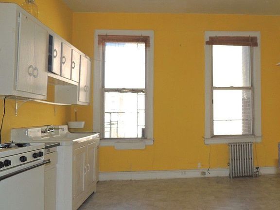 5th image of 181 Montrose Ave APT 4R