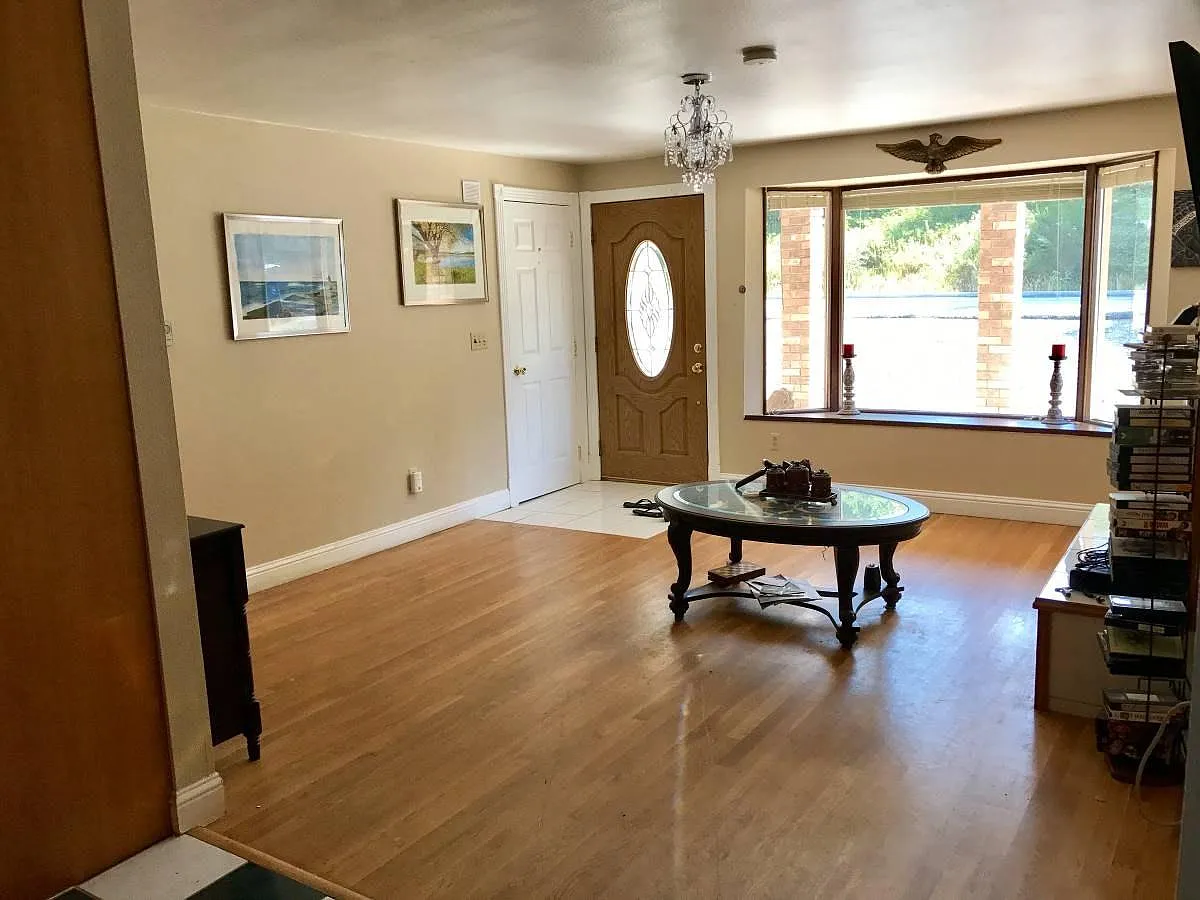 6 bed, $1,100 — Photo 2