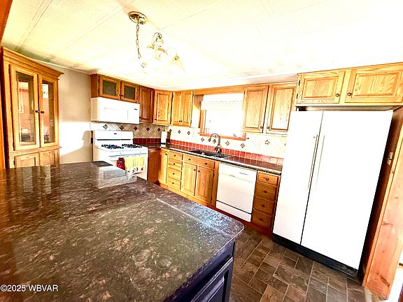 3rd image of 527 S Washington St