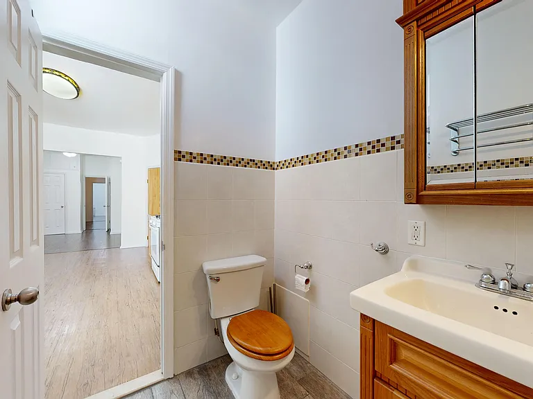 1941 Gates Ave #2R — Photo 13