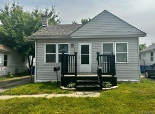 7068 Packard Ave, Warren, MI 48091