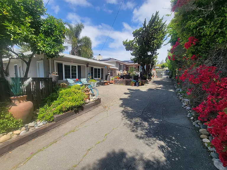 4364 Edwards Ln — Photo 2