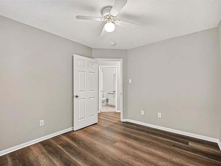 2902 Burgess Hill Ct — Photo 34