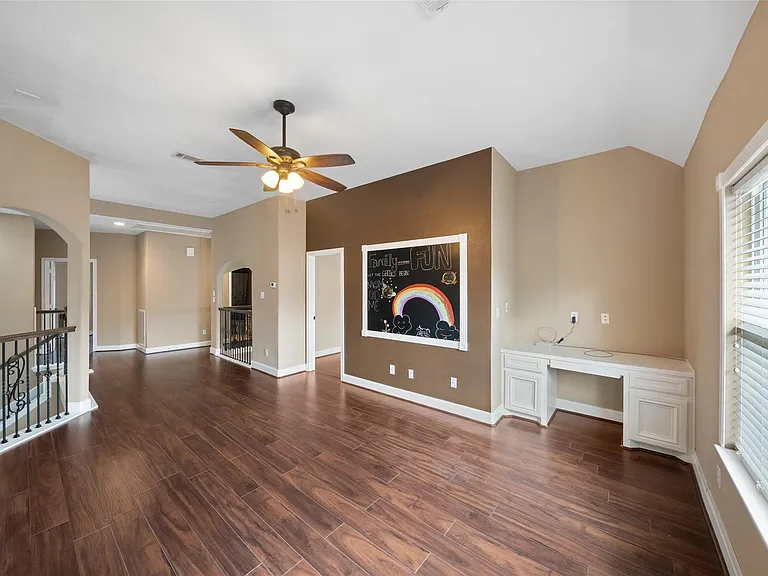 2438 Ripplewood Dr — Photo 17