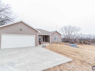 1436 E 100th Rd, Berryton, KS 66409