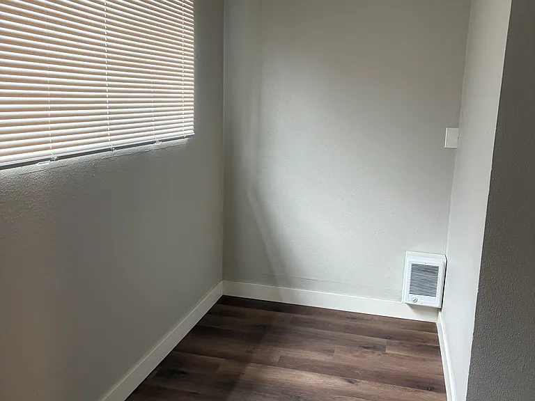 923 SW Holden St #1 — Photo 7